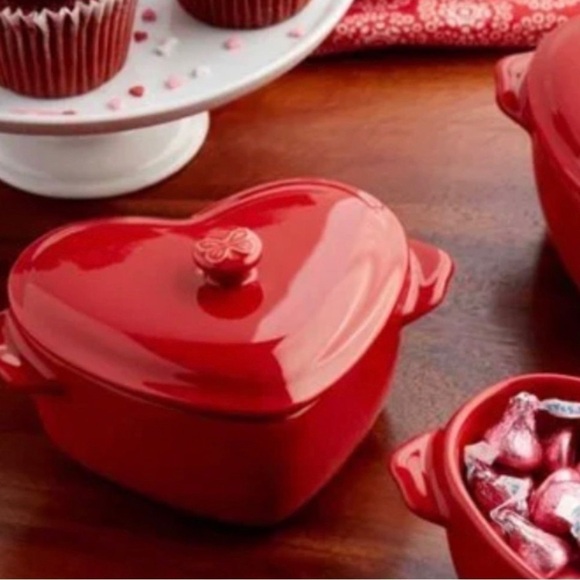 Pretty đź’‹ New Pioneer Woman Heart Shaped Mini Red Casserole Dish with Lid - Picture 3 of 8